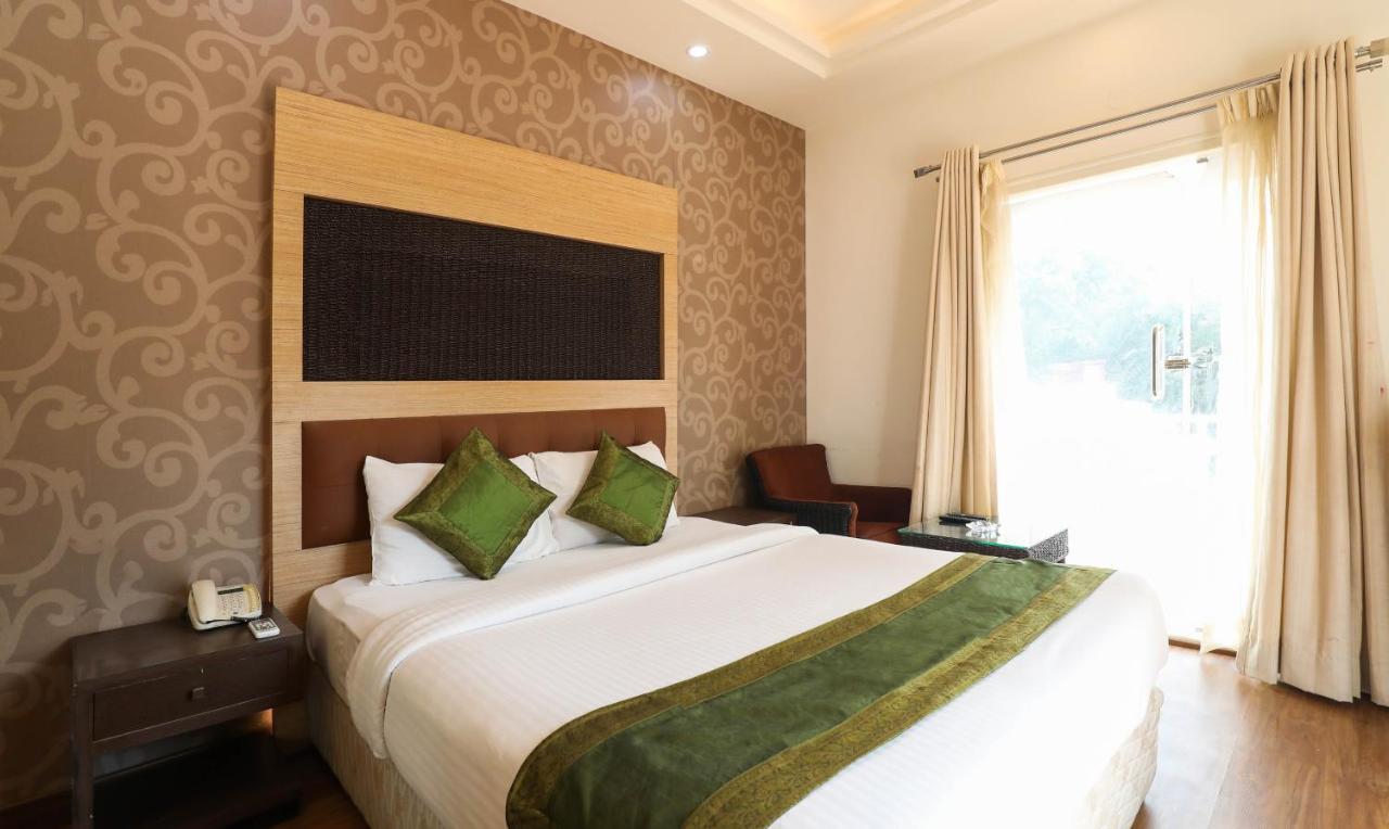 Treebo Trend White Mg Hotel บังกาลอร์ ภายนอก รูปภาพ